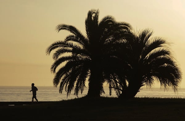  A runner jogs along the beach before sunset in Pascagoula, Mississippi. The state is one of the cheapest places to live in the U.S. (Photo: AP)