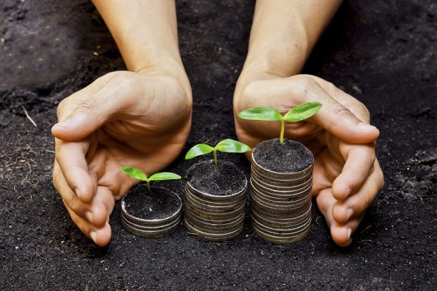 hands around money in dirt