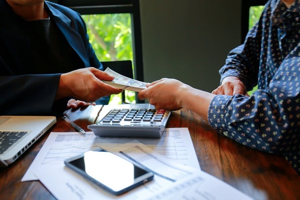 0015 employer female paying worker female