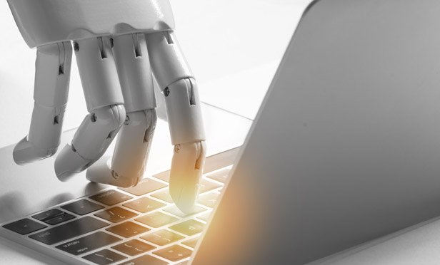 02_Robo_Advisor_Laptop_Computer_MI