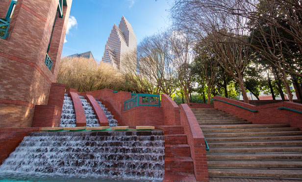 02_Texas_Houston_Waterfall_Sesquicentennial_park_MI