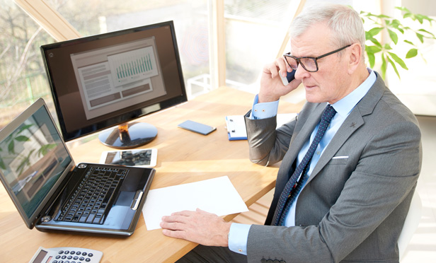03_Older_Businessman_Stocks_Charts_MI