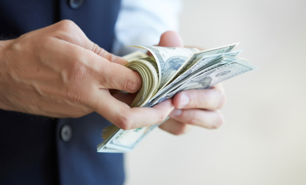 07_counting-money-hands_MI