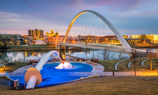 02_Iowa_Des_Moines_skyline_MI