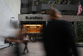 BlackRock adding annuities to 401 k plans