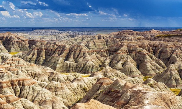 Badlands-national-park-767x633-1 (1)