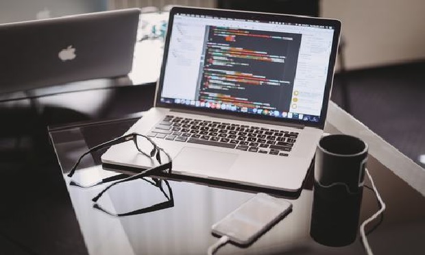 Apple MacBook_Den Polyakov_Adobe Stock