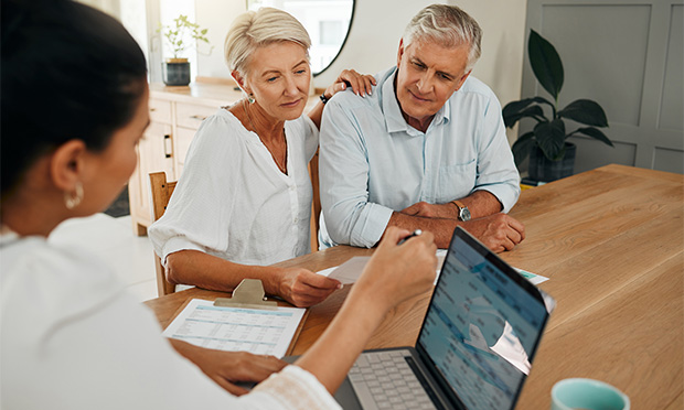 Financial-advisor-consultation-620x372
