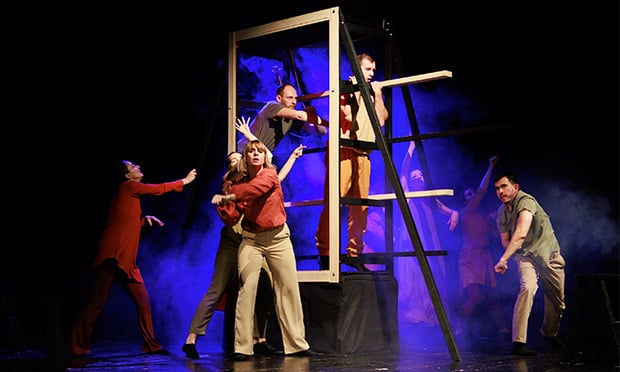 Stage-performance-620x372