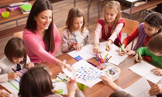 Teacher-students-620x372