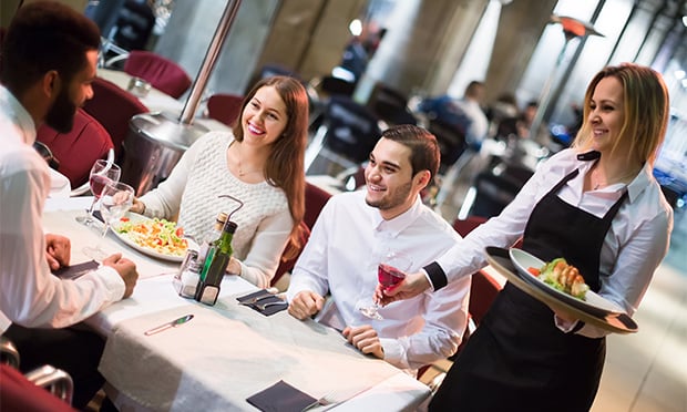 Waitress-restaurant-620x372