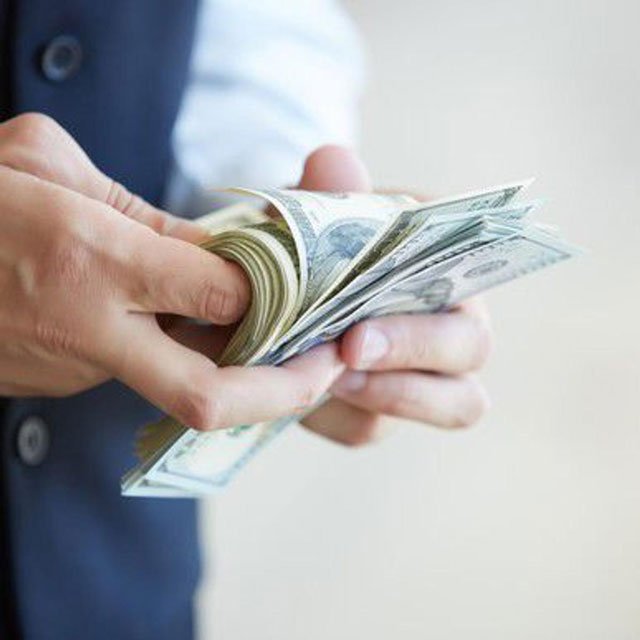 07_Counting_Money_Hands_Shutter_640x640