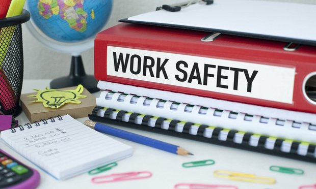 Here are a few 2020 resolutions that can help improve workplace safety. (Photo: Shutterstock)